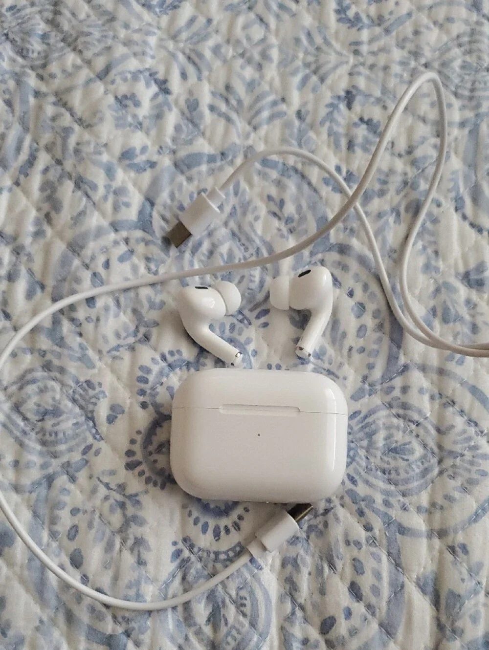 Apple White AirPods Pro 3 with Charging Case